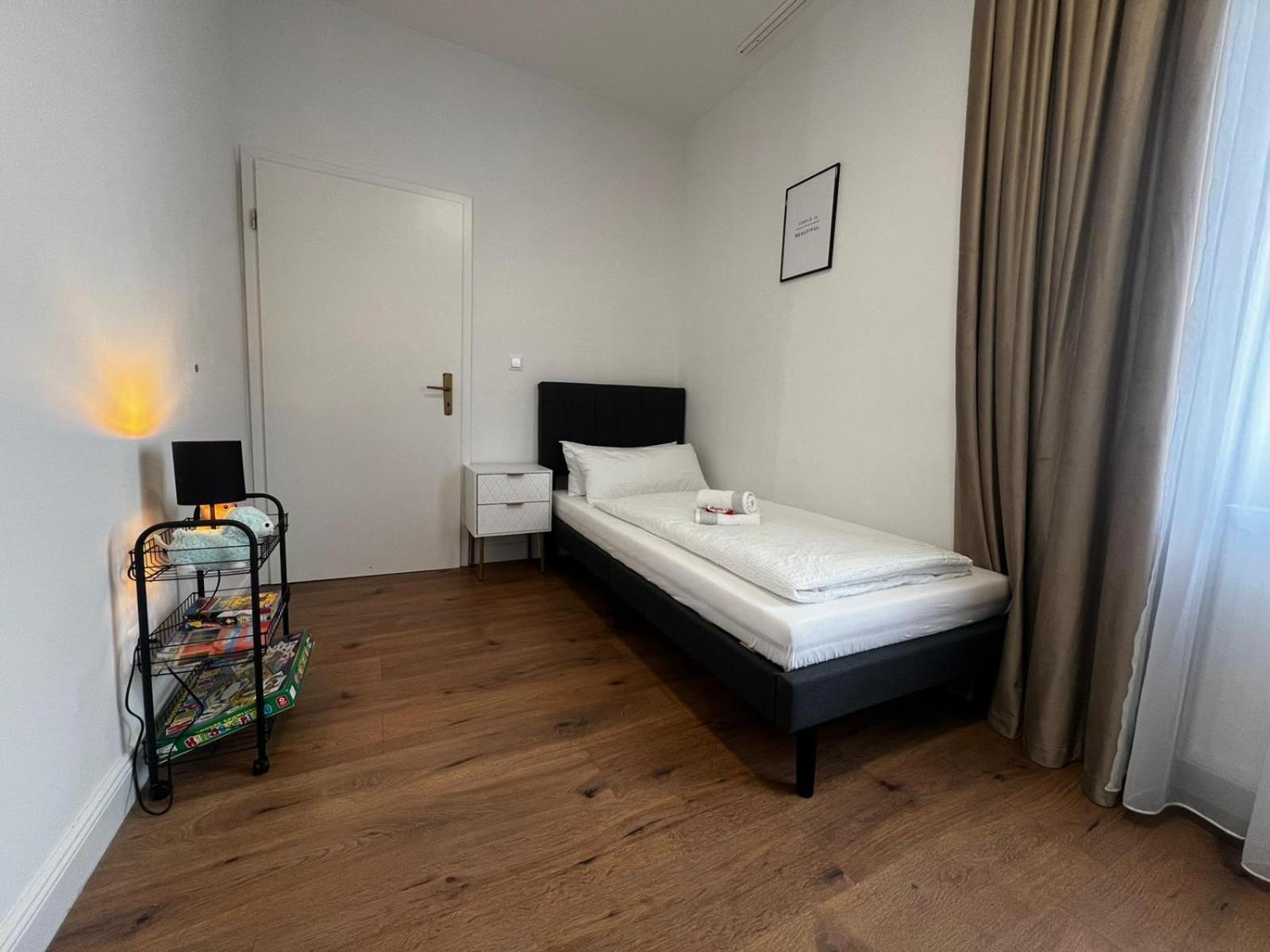 105 Quadratmeter Apartment, Parkplatz, Kinderfreundlich, 6 Personen, Wifi, Vollausgestattete Kueche, Crimmitschau Exterior photo
