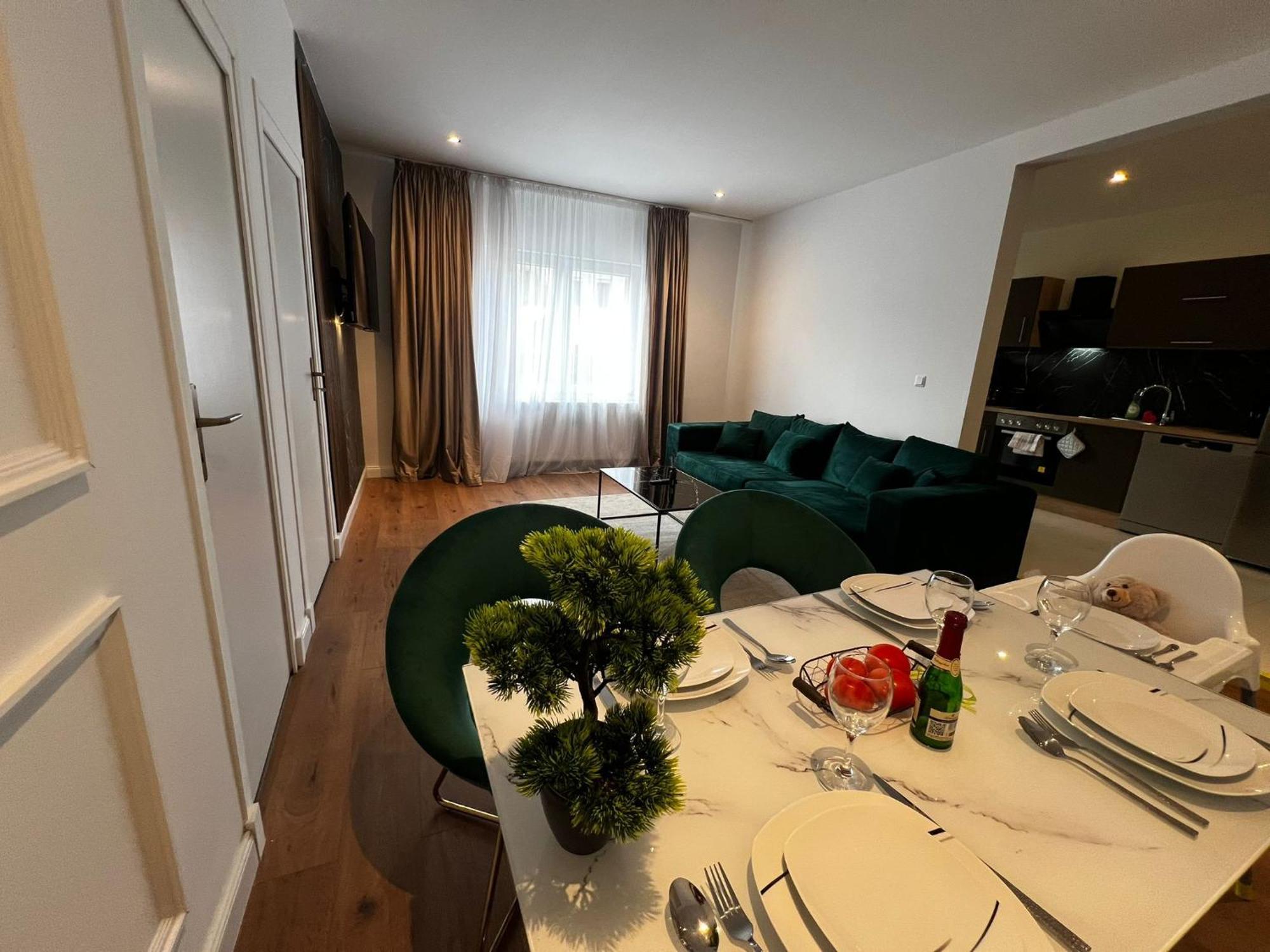 105 Quadratmeter Apartment, Parkplatz, Kinderfreundlich, 6 Personen, Wifi, Vollausgestattete Kueche, Crimmitschau Exterior photo