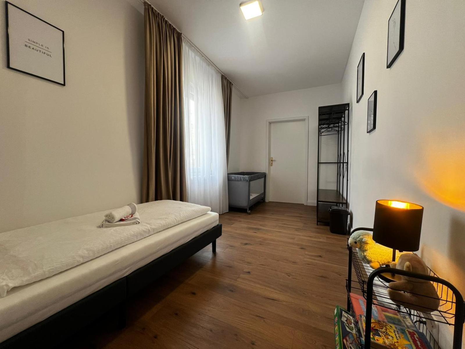 105 Quadratmeter Apartment, Parkplatz, Kinderfreundlich, 6 Personen, Wifi, Vollausgestattete Kueche, Crimmitschau Exterior photo