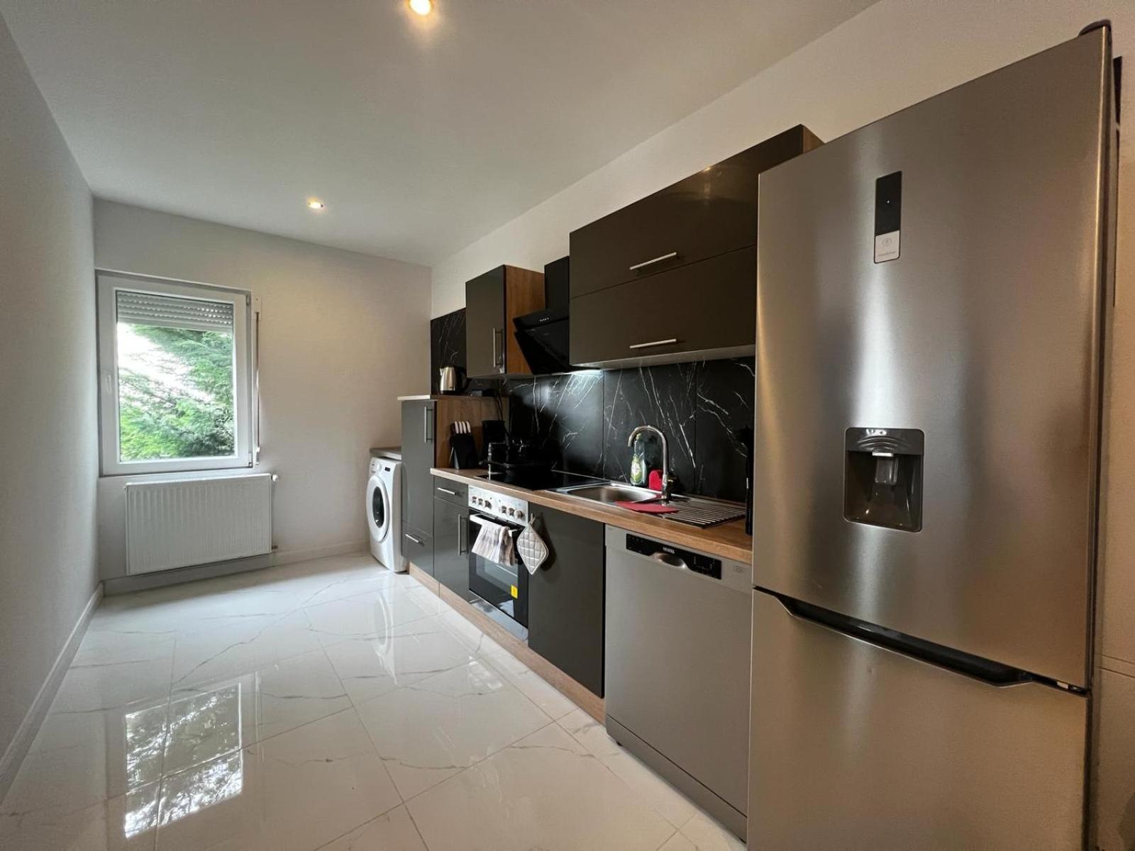105 Quadratmeter Apartment, Parkplatz, Kinderfreundlich, 6 Personen, Wifi, Vollausgestattete Kueche, Crimmitschau Exterior photo